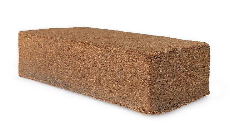 podloze-kokosowe-do-terrarium-brykiet-650g-happet